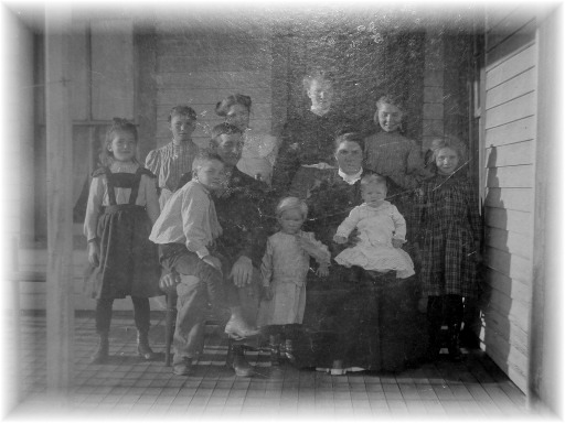 Historic Mahnke family portrait from 1908